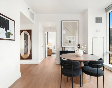306 West 48th Street - Photo Thumbnail 3
