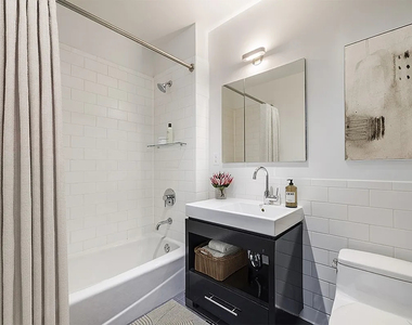 550 West 54th Street - Photo Thumbnail 6