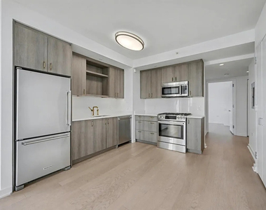 515 West 38th Street - Photo Thumbnail 5