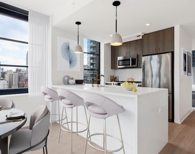 515 West 38th Street - Photo Thumbnail 1