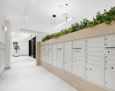 554 West 46th Street - Photo Thumbnail 11