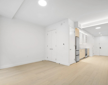 555 West 45th Street - Photo Thumbnail 3
