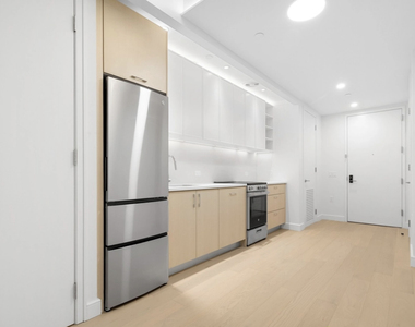 555 West 45th Street - Photo Thumbnail 6