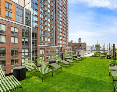 555 West 45th Street - Photo Thumbnail 11