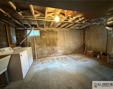 182 Newman Street - Photo Thumbnail 10