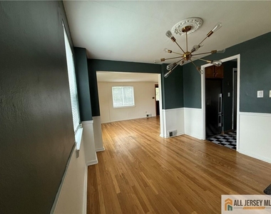 182 Newman Street - Photo Thumbnail 4