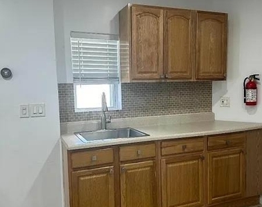119 Columbus Place - Photo Thumbnail 8