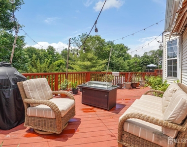 10 Crestwood Street - Photo Thumbnail 11