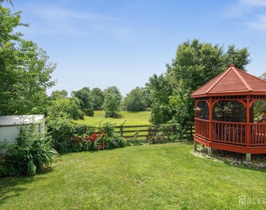 10 Crestwood Street - Photo Thumbnail 13