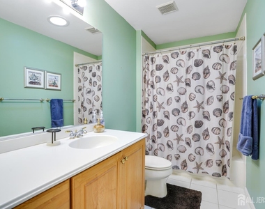 10 Crestwood Street - Photo Thumbnail 8