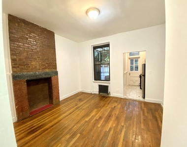245 E 39th Street - Photo Thumbnail 2