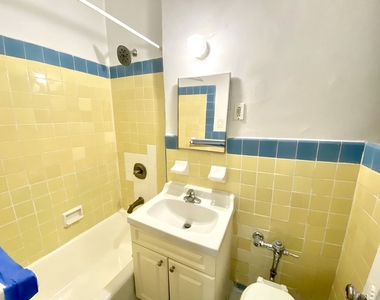 245 E 39th Street - Photo Thumbnail 4
