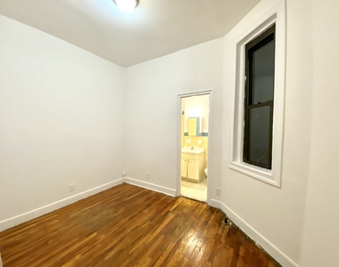245 E 39th Street - Photo Thumbnail 5