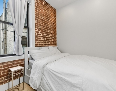 356 W 48th Street - Photo Thumbnail 6