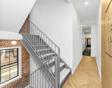 356 W 48th Street - Photo Thumbnail 14