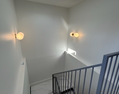 356 W 48th Street - Photo Thumbnail 15