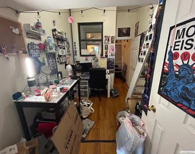 419 W 44th Street - Photo Thumbnail 9