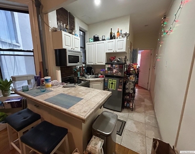 419 W 44th Street - Photo Thumbnail 7