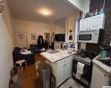 419 W 44th Street - Photo Thumbnail 5