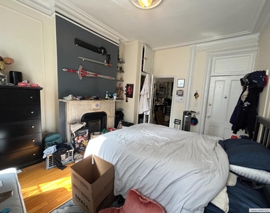 419 W 44th Street - Photo Thumbnail 4
