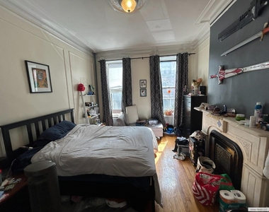 419 W 44th Street - Photo Thumbnail 2