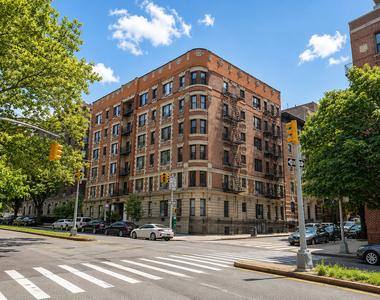 660 Riverside Drive - Photo Thumbnail 4
