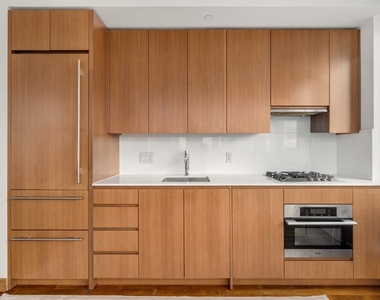 400 5th Avenue - Photo Thumbnail 3
