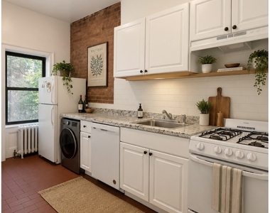 310 Bleecker Street - Photo Thumbnail 2