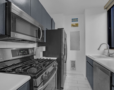 304 E 65th Street - Photo Thumbnail 10
