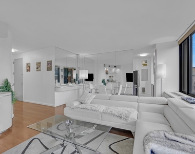 304 E 65th Street - Photo Thumbnail 5