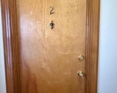 320 N Royal Avenue - Photo Thumbnail 3