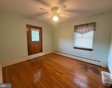 320 N Royal Avenue - Photo Thumbnail 5