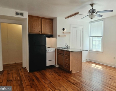 448 Loudoun Street N - Photo Thumbnail 5