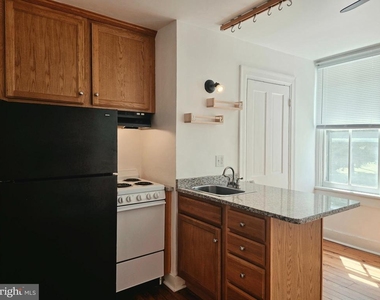 448 Loudoun Street N - Photo Thumbnail 7