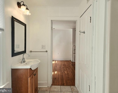 448 Loudoun Street N - Photo Thumbnail 3