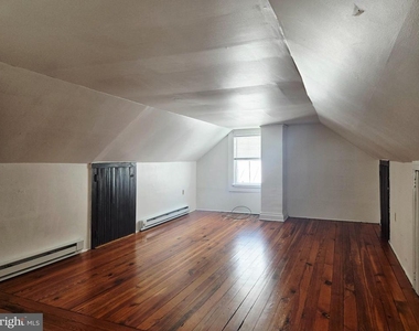 448 Loudoun Street N - Photo Thumbnail 10