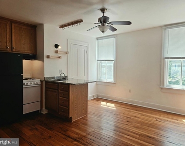 448 Loudoun Street N - Photo Thumbnail 6