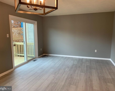 8262 Vernon Street - Photo Thumbnail 7