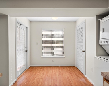 9555 Battery Heights Boulevard - Photo Thumbnail 12