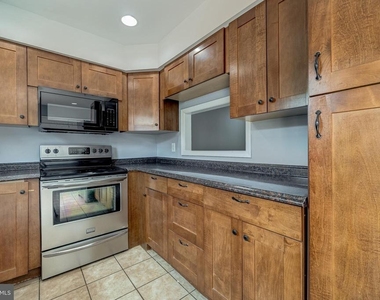 8593 Burlington Court - Photo Thumbnail 11
