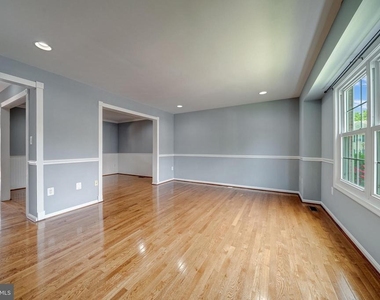 8593 Burlington Court - Photo Thumbnail 6
