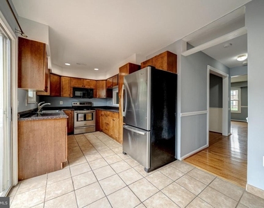 8593 Burlington Court - Photo Thumbnail 10
