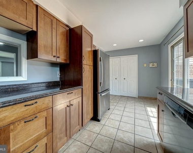 8593 Burlington Court - Photo Thumbnail 12