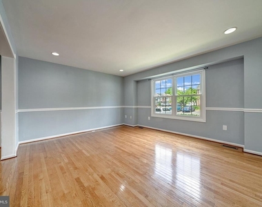 8593 Burlington Court - Photo Thumbnail 5