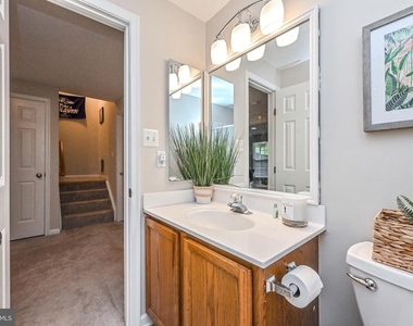 43195 Gatwick Square - Photo Thumbnail 9