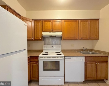 9773 Hagel Circle - Photo Thumbnail 8