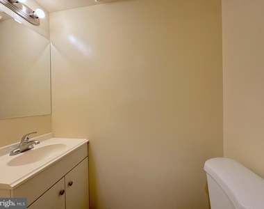 9773 Hagel Circle - Photo Thumbnail 10