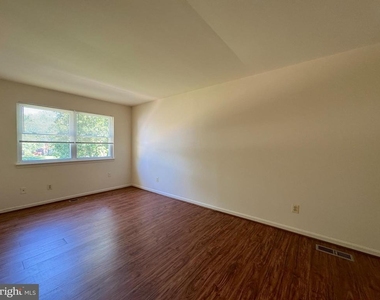 9773 Hagel Circle - Photo Thumbnail 11