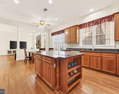 9860 Palace Green Way - Photo Thumbnail 19