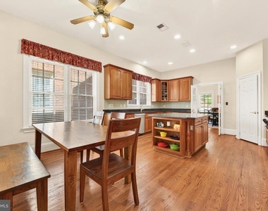 9860 Palace Green Way - Photo Thumbnail 13